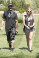 PEOPLE - Ashley Benson zeigt viel Haut am Coachella Festival