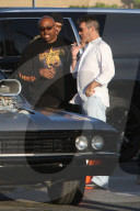 PEOPLE - Simon Cowell im Elvis-Look auf dem Weg zu "America's Got Talent"