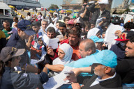 NEWS - Präus, Griechenland: Flüchtlinge werden in staatliche Auffanglager verlegt