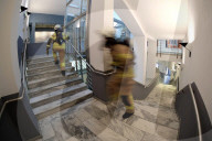 FEATURE - Einsatz bis zur Erschöpfung am "Firefighter Stairrun" in Berlin
