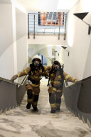 FEATURE - Einsatz bis zur Erschöpfung am "Firefighter Stairrun" in Berlin