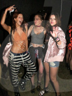 PEOPLE - Bella Thorne feiert ausgelassen am Coachella
