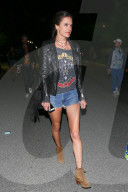 PEOPLE - Alessandra Ambrosio in Beverly Hills unterwegs