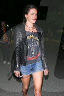 PEOPLE - Alessandra Ambrosio in Beverly Hills unterwegs