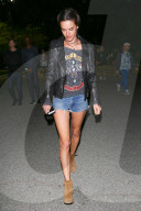 PEOPLE - Alessandra Ambrosio in Beverly Hills unterwegs