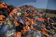 NEWS - Flüchtlingskrise: "Friedhof der Rettungswesten" auf Lesbos