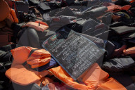 NEWS - Flüchtlingskrise: "Friedhof der Rettungswesten" auf Lesbos