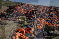 NEWS - Flüchtlingskrise: "Friedhof der Rettungswesten" auf Lesbos
