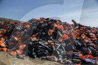 NEWS - Flüchtlingskrise: "Friedhof der Rettungswesten" auf Lesbos