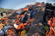 NEWS - Flüchtlingskrise: "Friedhof der Rettungswesten" auf Lesbos
