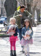 PEOPLE - Bethenny Frankel mit Klein Brynn in New York unterwegs