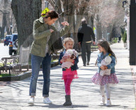 PEOPLE - Bethenny Frankel mit Klein Brynn in New York unterwegs