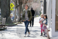 PEOPLE - Bethenny Frankel mit Klein Brynn in New York unterwegs