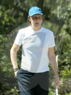 PEOPLE - Paul McCartney walkt durch die Hills