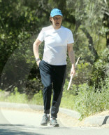 PEOPLE - Paul McCartney walkt durch die Hills