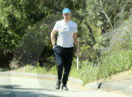 PEOPLE - Paul McCartney walkt durch die Hills