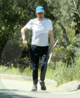 PEOPLE - Paul McCartney walkt durch die Hills
