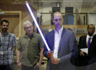 PEOPLE - Prinzen Kampf: Harry und William spielen Star Wars