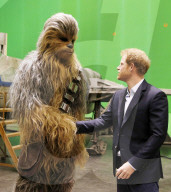 PEOPLE - Prinzen Kampf: Harry und William spielen Star Wars