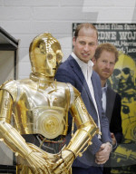 PEOPLE - Prinzen Kampf: Harry und William spielen Star Wars