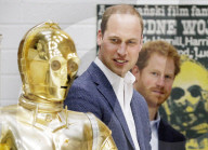PEOPLE - Prinzen Kampf: Harry und William spielen Star Wars