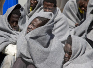 NEWS - Mittelmeer: Die Gruppe SOS Mediterranee rettet Boots-Flüchtlinge