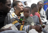 NEWS - Mittelmeer: Die Gruppe SOS Mediterranee rettet Boots-Flüchtlinge