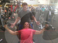 EXKLUSIV - Weiss wie's richtig geht: Arnie Schwarzenegger mit Sohn Joeseph im Kraftstudio
