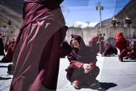 REPORTAGE - Mönche Debattieren Buddhismus in Tibet