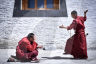 REPORTAGE - Mönche Debattieren Buddhismus in Tibet