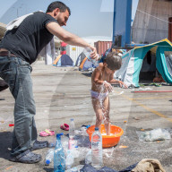 NEWS - Griechenland: Flüchtlinge campieren in Piraeus 