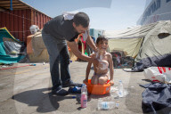 NEWS - Griechenland: Flüchtlinge campieren in Piraeus 