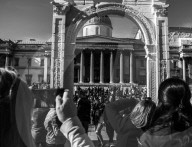 FEATURE - Zieht Touristen an: Der "Palmyra Triumphbogen" am Trafalgarsquare in London