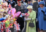 PEOPLE - Königin Elizabeth lässt sich vom Volk feiern