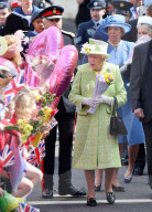 PEOPLE - Königin Elizabeth lässt sich vom Volk feiern