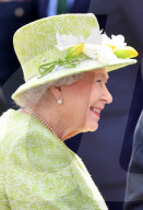 PEOPLE - Königin Elizabeth lässt sich vom Volk feiern