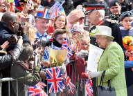 PEOPLE - Königin Elizabeth lässt sich vom Volk feiern