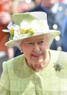 PEOPLE - Königin Elizabeth lässt sich vom Volk feiern