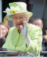 PEOPLE - Königin Elizabeth lässt sich vom Volk feiern