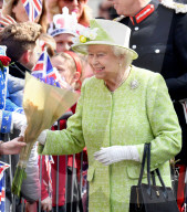 PEOPLE - Königin Elizabeth lässt sich vom Volk feiern