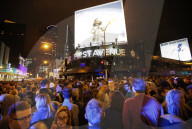 PEOPLE - Fans gedenken Prince in Minneapolis 