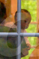 EXKLUSIV - Baby Saint West mit Nanny unterwegs zum "Spiel-Date"