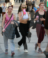 PEOPLE - Nicht ohne ihre persönliche Wasserflasche: Pixie Lott