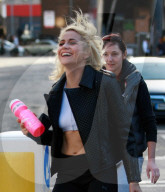 PEOPLE - Nicht ohne ihre persönliche Wasserflasche: Pixie Lott