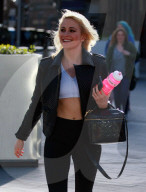 PEOPLE - Nicht ohne ihre persönliche Wasserflasche: Pixie Lott