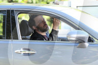 PEOPLE - Ben Affleck entspannt sich bei einer E-Zigi im Auto