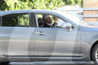 PEOPLE - Ben Affleck entspannt sich bei einer E-Zigi im Auto