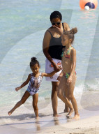 PEOPLE - Die Kardashians shoppen in Miami