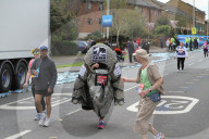 FEATURE - Eine bunte Angelegenheit: Der Londoner Marathon