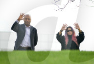 PEOPLE - Fans gedenken dem verstorbenen Prince vor seinenem Haus und Studio Paisley Park